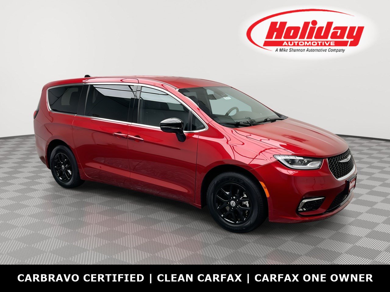 Used 2025 Chrysler Pacifica Select