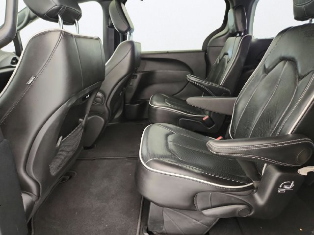 Used 2025 Chrysler Pacifica Limited FWD image 26