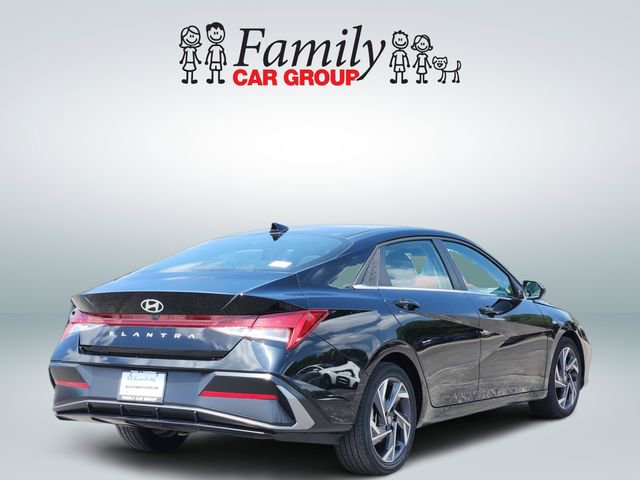 Used 2025 Hyundai Elantra SEL FWD image 4