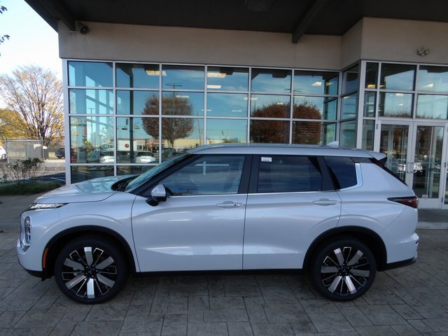 New 2025 Mitsubishi Outlander SE image 4