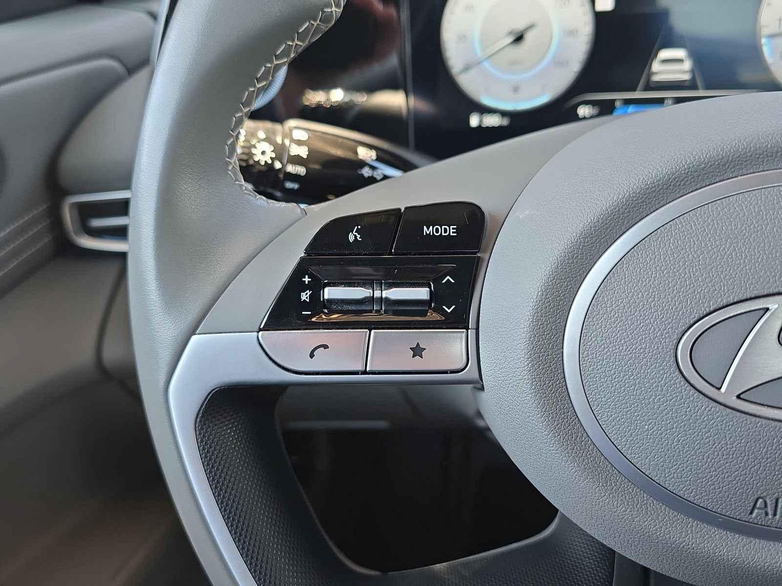 Used 2025 Hyundai Elantra SEL FWD image 19