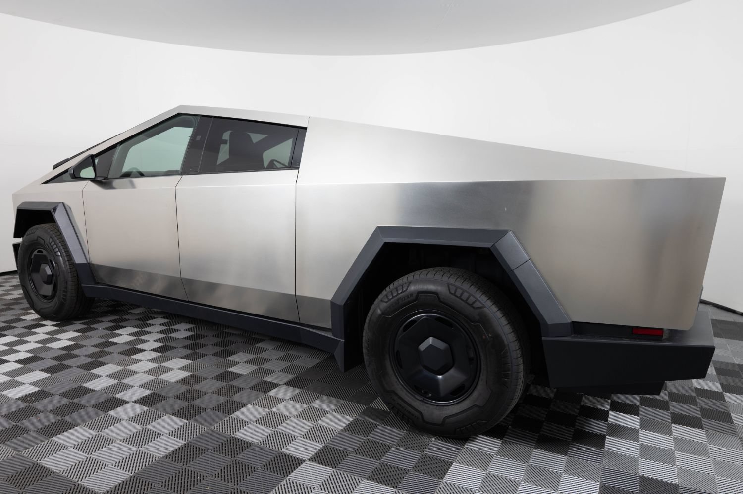 Used 2026 Tesla Cybertruck AWD Crew Cab image 4