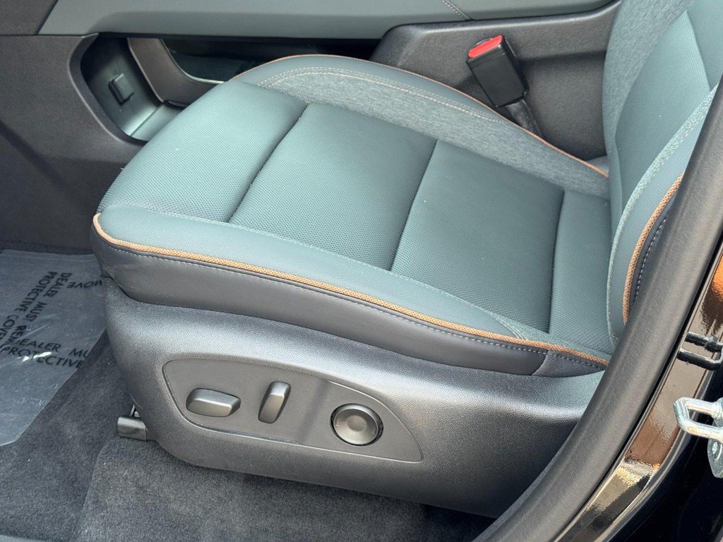 Used 2025 GMC Acadia AT4 w/ Luxury Package AWD/4WD image 16