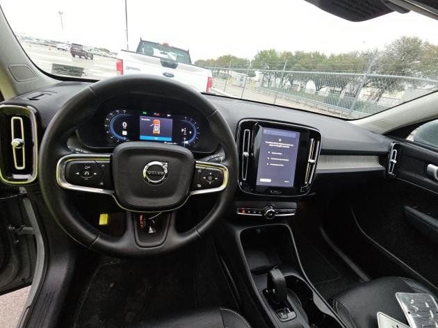 Used 2025 Volvo XC40 B5 Core AWD/4WD image 12