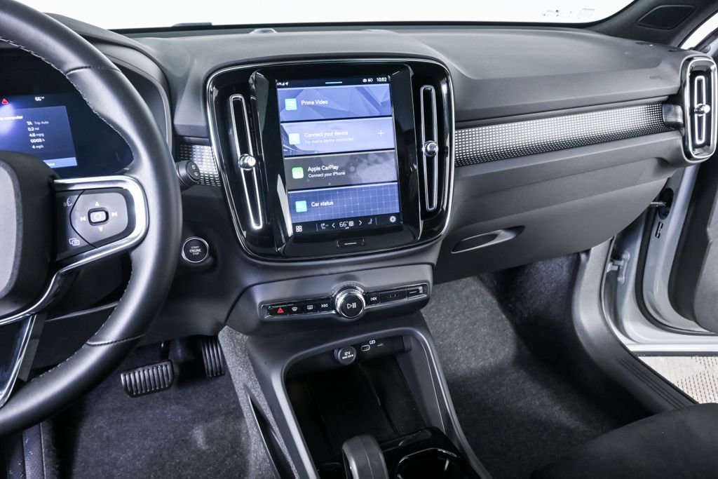 Certified 2025 Volvo XC40 B5 Plus image 14