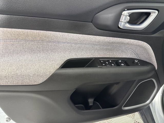 Used 2024 Jeep Compass Latitude image 16