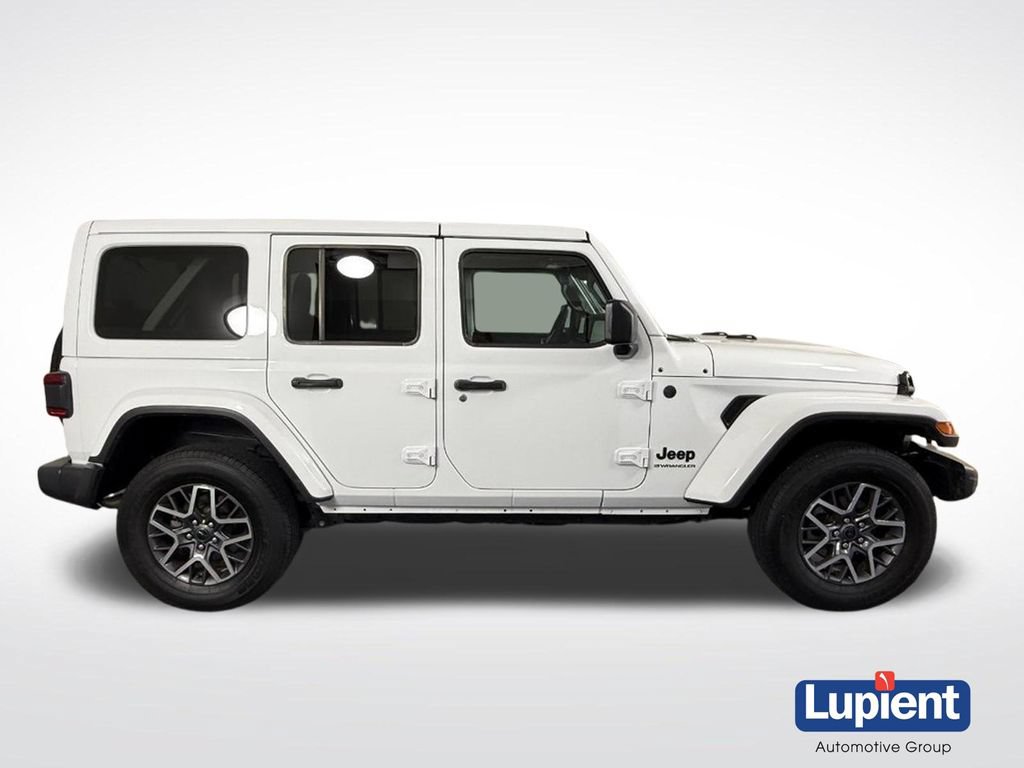 Used 2025 Jeep Wrangler Unlimited Sahara AWD/4WD image 3