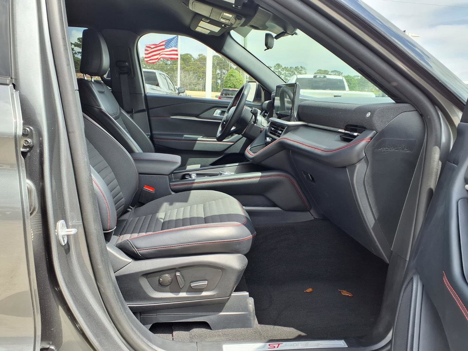 Used 2025 Ford Explorer ST-Line AWD/4WD image 7