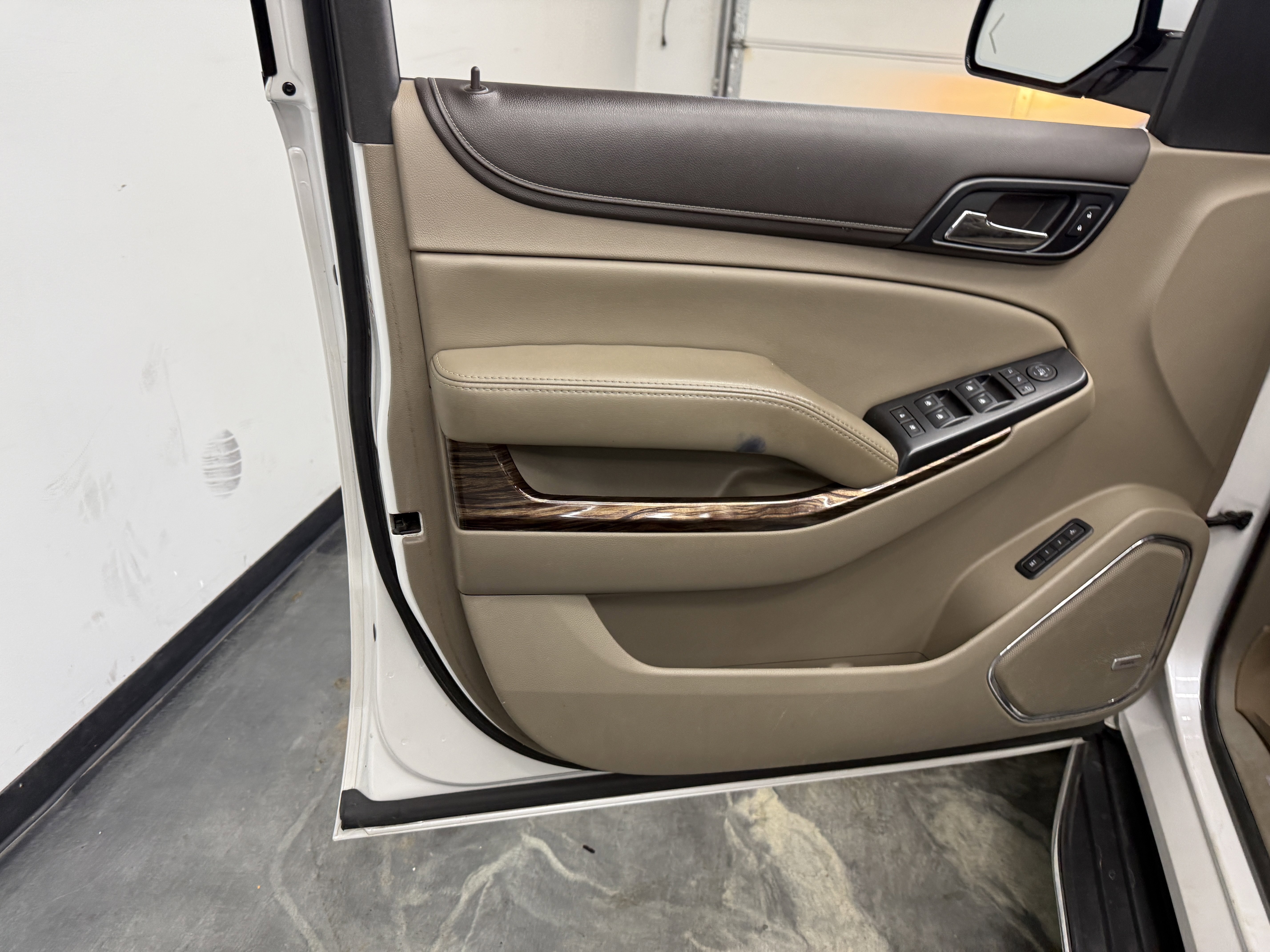 Used 2018 GMC Yukon SLT w/ Premium Edition AWD/4WD image 10