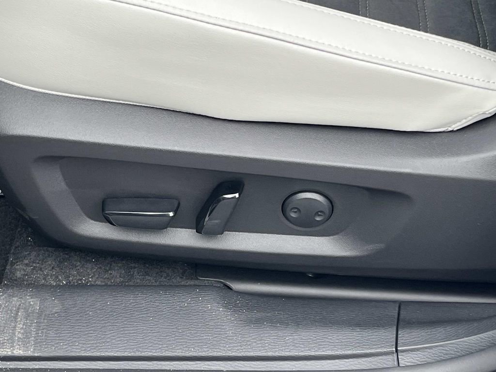 New 2026 Mitsubishi Outlander SE image 11