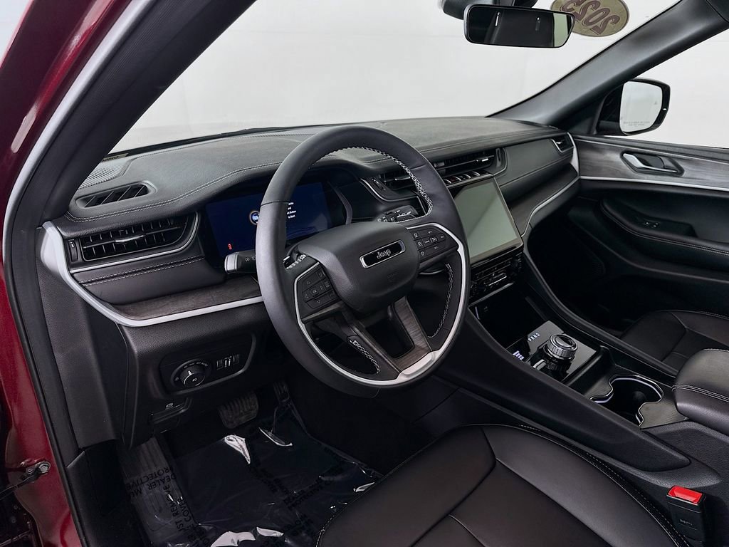 Certified 2025 Jeep Grand Cherokee Limited image 17