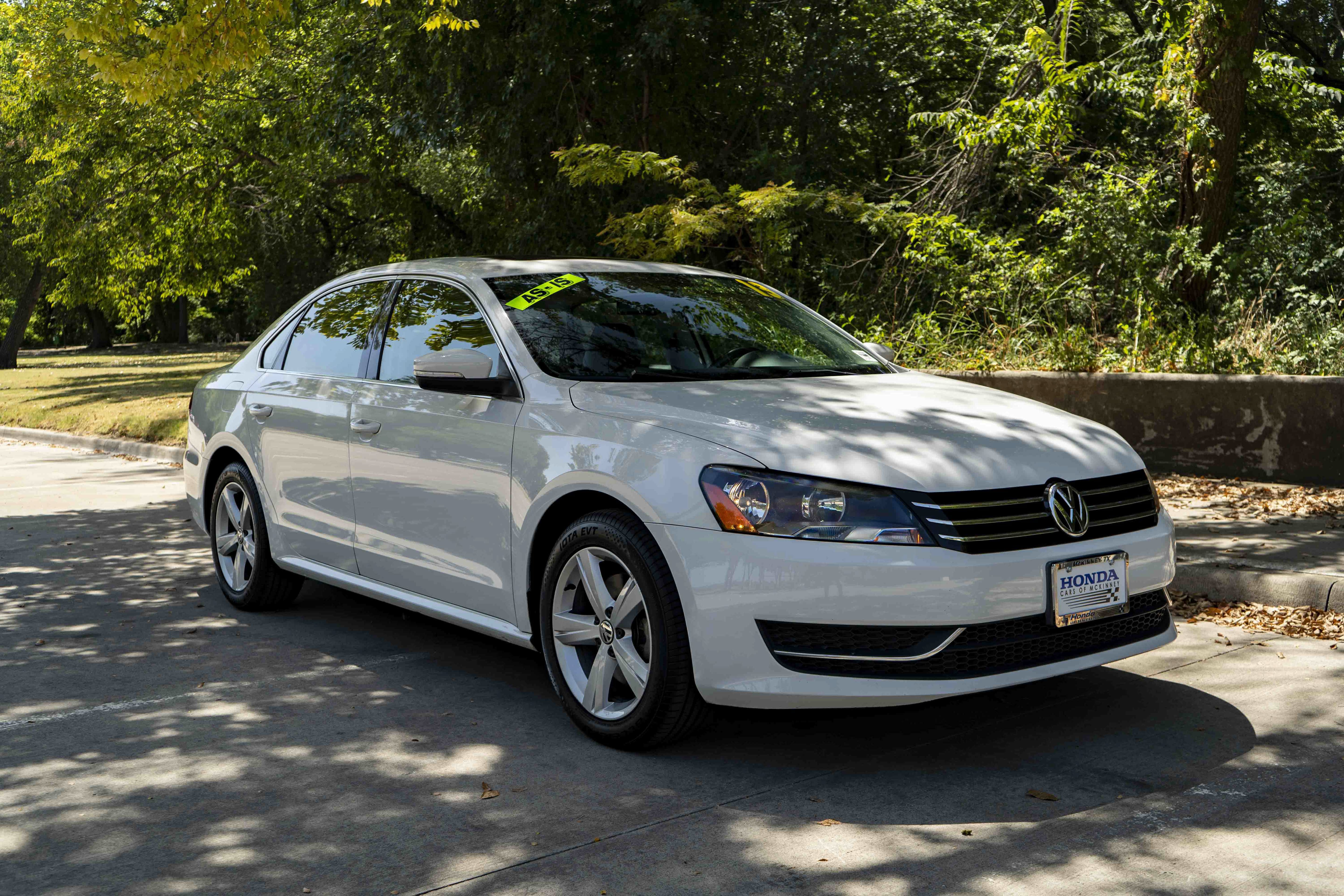 Used 2013 Volkswagen Passat 2.5 SE FWD image 2
