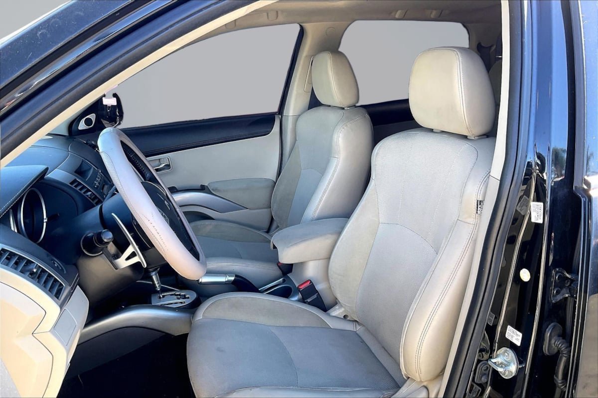 Used 2012 Mitsubishi Outlander SE FWD image 25