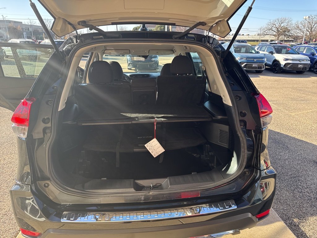 Used 2019 Nissan Rogue S image 12