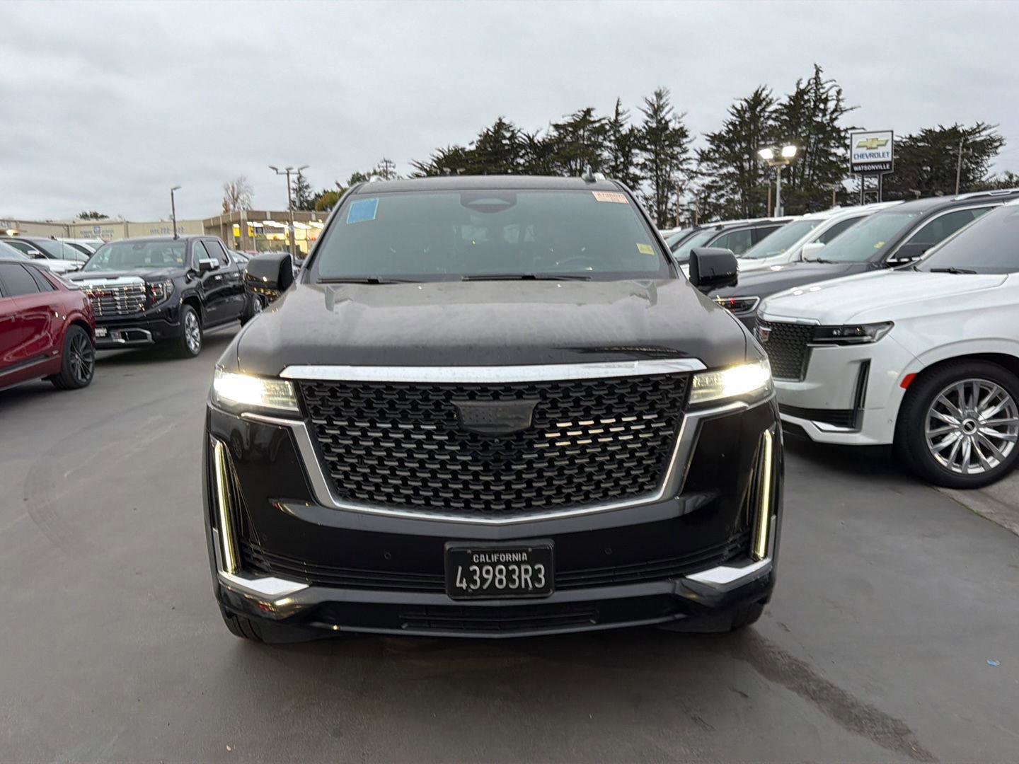 Used 2023 Cadillac Escalade ESV Premium Luxury image 2