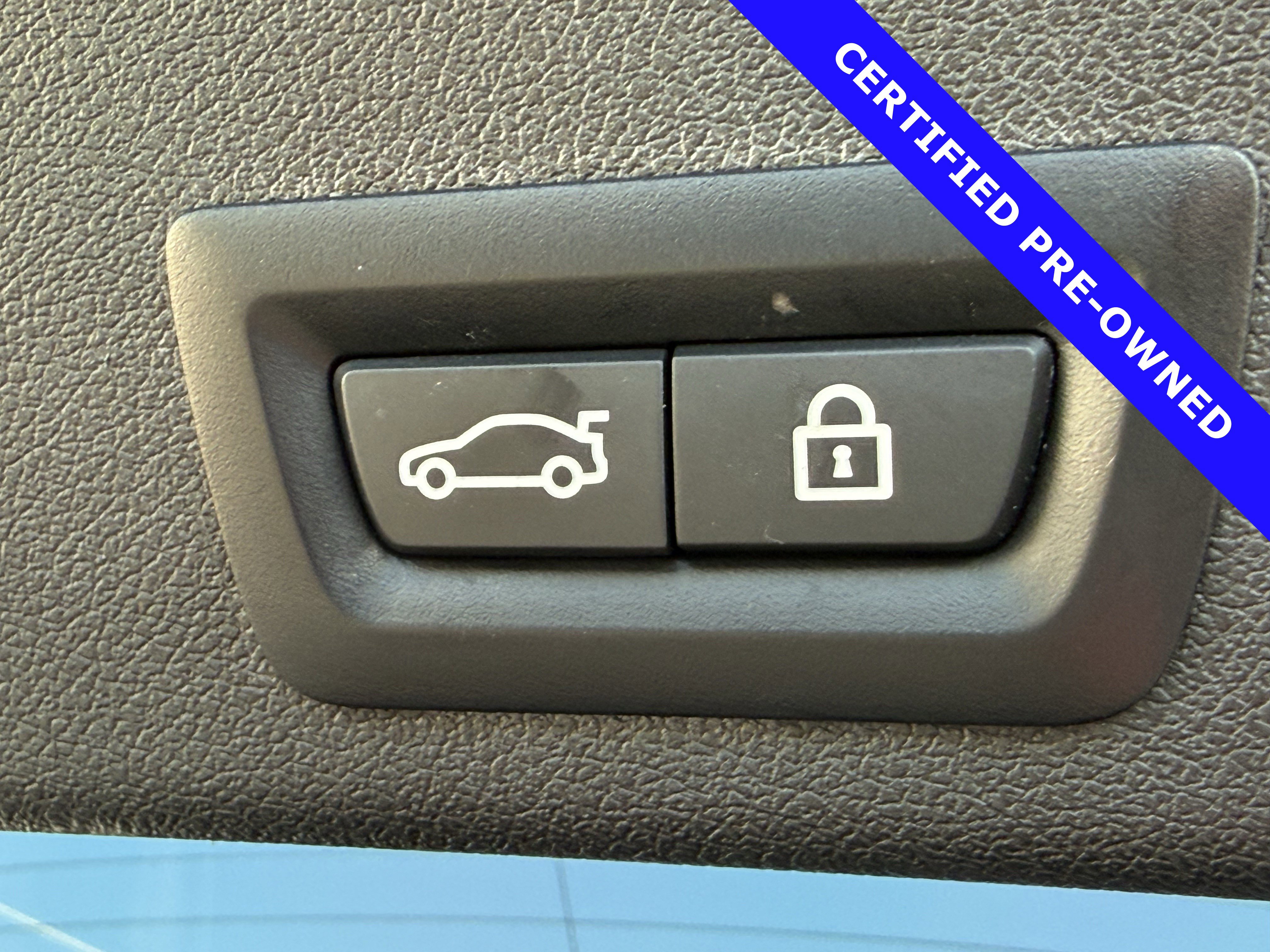 Used 2022 BMW X6 xDrive40i w/ M Sport Package image 14