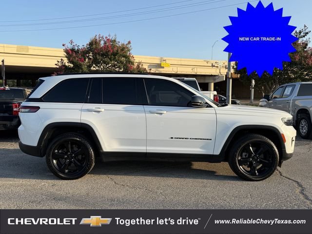 Used 2023 Jeep Grand Cherokee Limited w/ Black Appearance Package AWD/4WD image 5