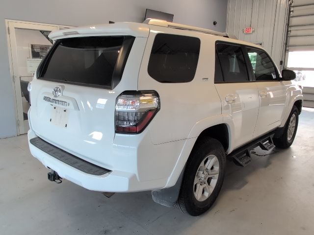 Used 2017 Toyota 4Runner SR5 AWD/4WD image 5