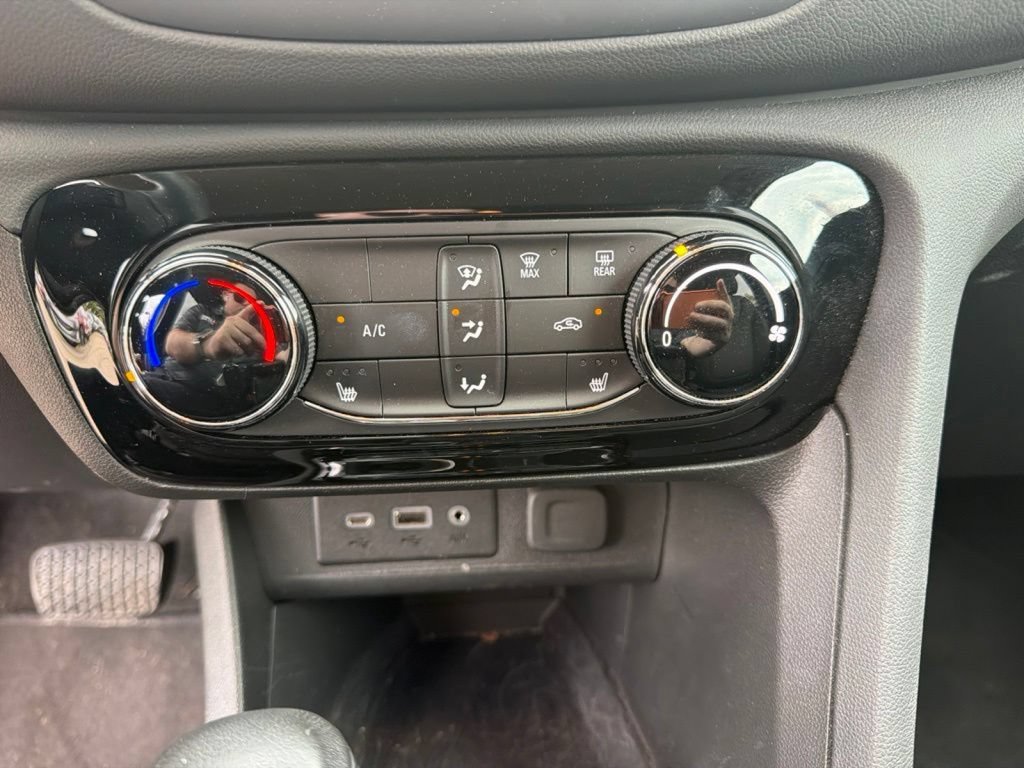 Used 2023 Buick Encore GX Preferred w/ Cold Weather Comfort Package FWD image 15