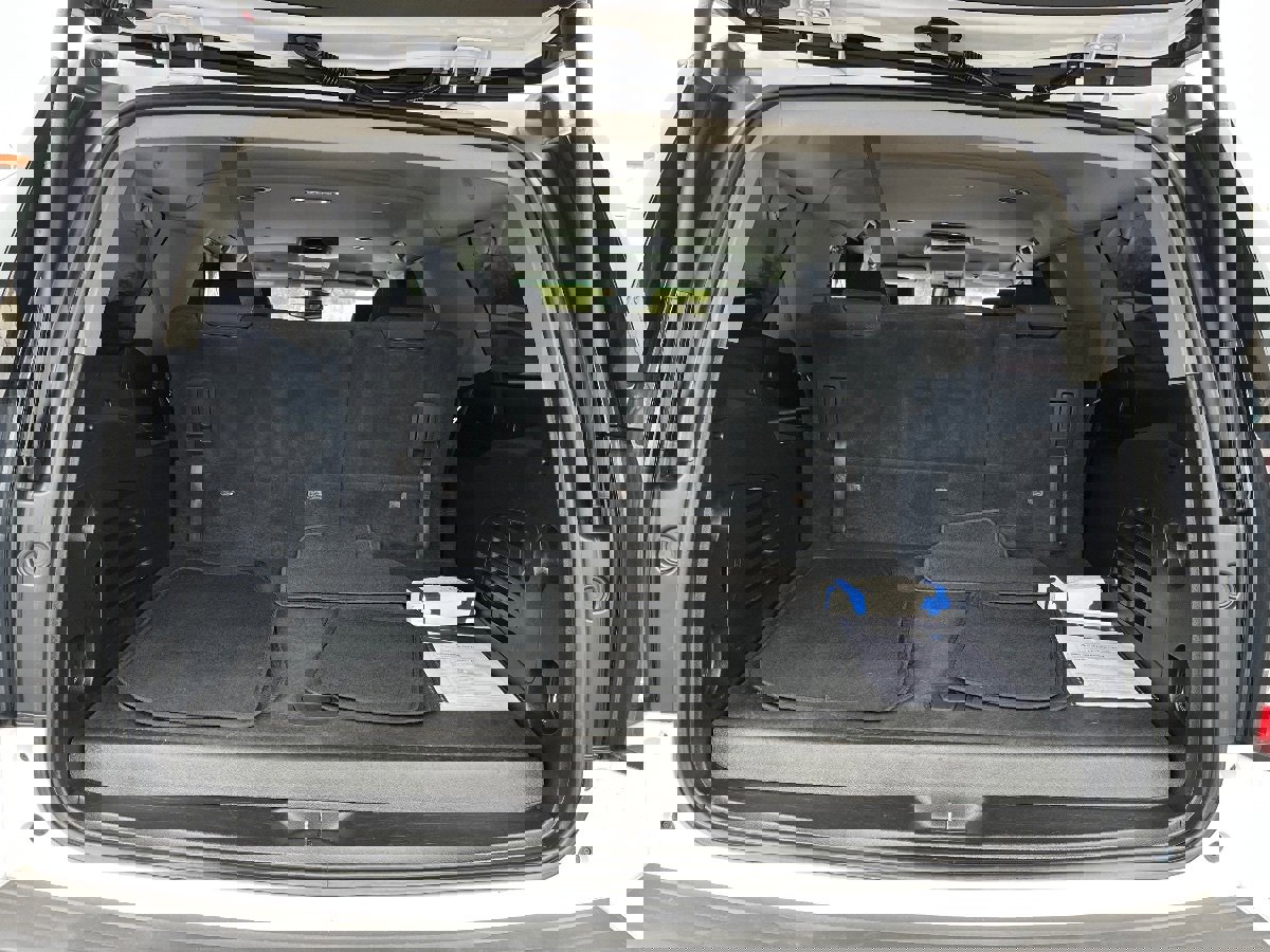 Used 2019 GMC Yukon XL SLE w/ SLE Value Package image 32