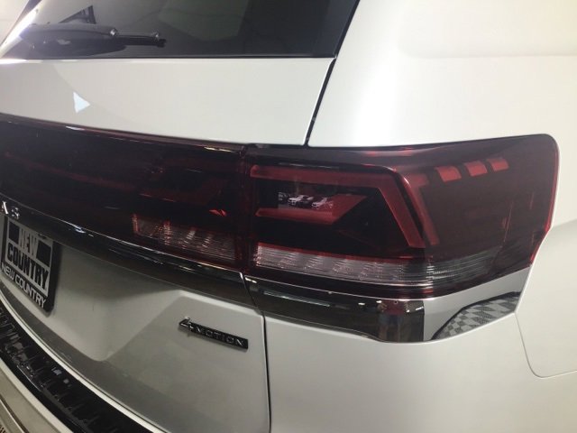Used 2025 Volkswagen Atlas SEL Premium R-Line image 28
