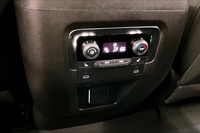 Used 2026 GMC Yukon Denali w/ Sun & Power Step Package AWD/4WD image 34