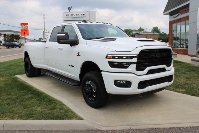 Used 2026 RAM 3500 Laramie w/ Night Edition AWD/4WD image 3