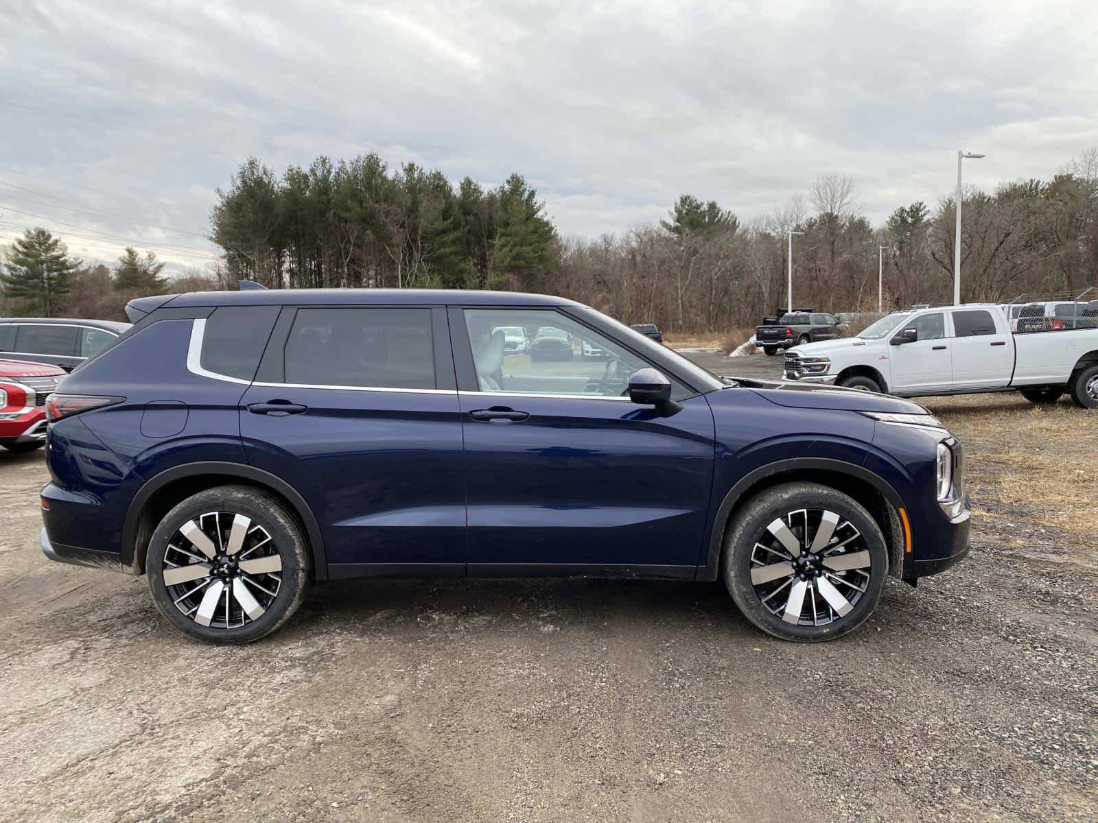 New 2026 Mitsubishi Outlander AWD image 2