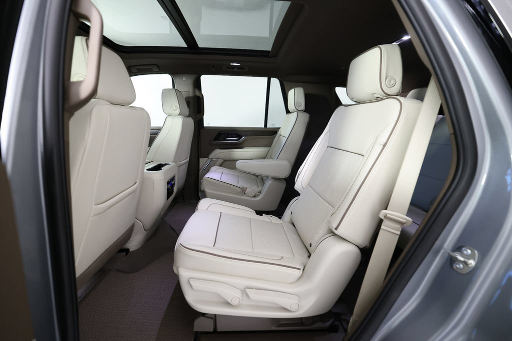 Used 2026 GMC Yukon Denali w/ Sun & Power Step Package AWD/4WD image 17