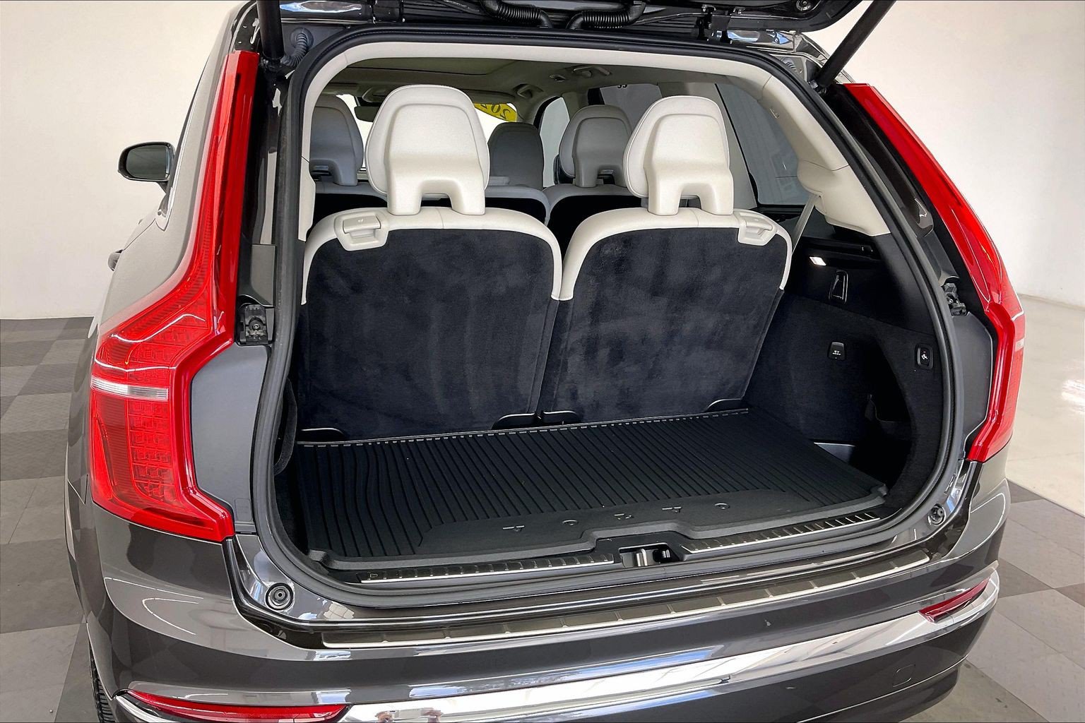 Used 2024 Volvo XC90 T8 Ultimate w/ Protection Package Premier AWD/4WD image 28