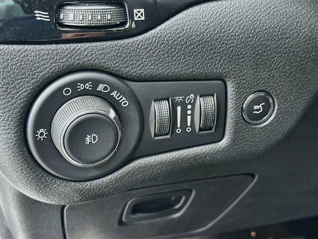 Certified 2023 Jeep Cherokee Altitude Lux AWD/4WD image 17