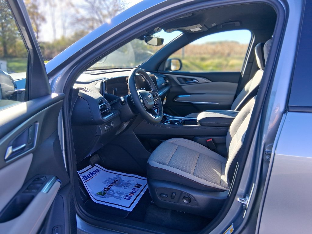 New 2027 Chevrolet Traverse LT w/ Driver Confidence Package AWD/4WD image 22