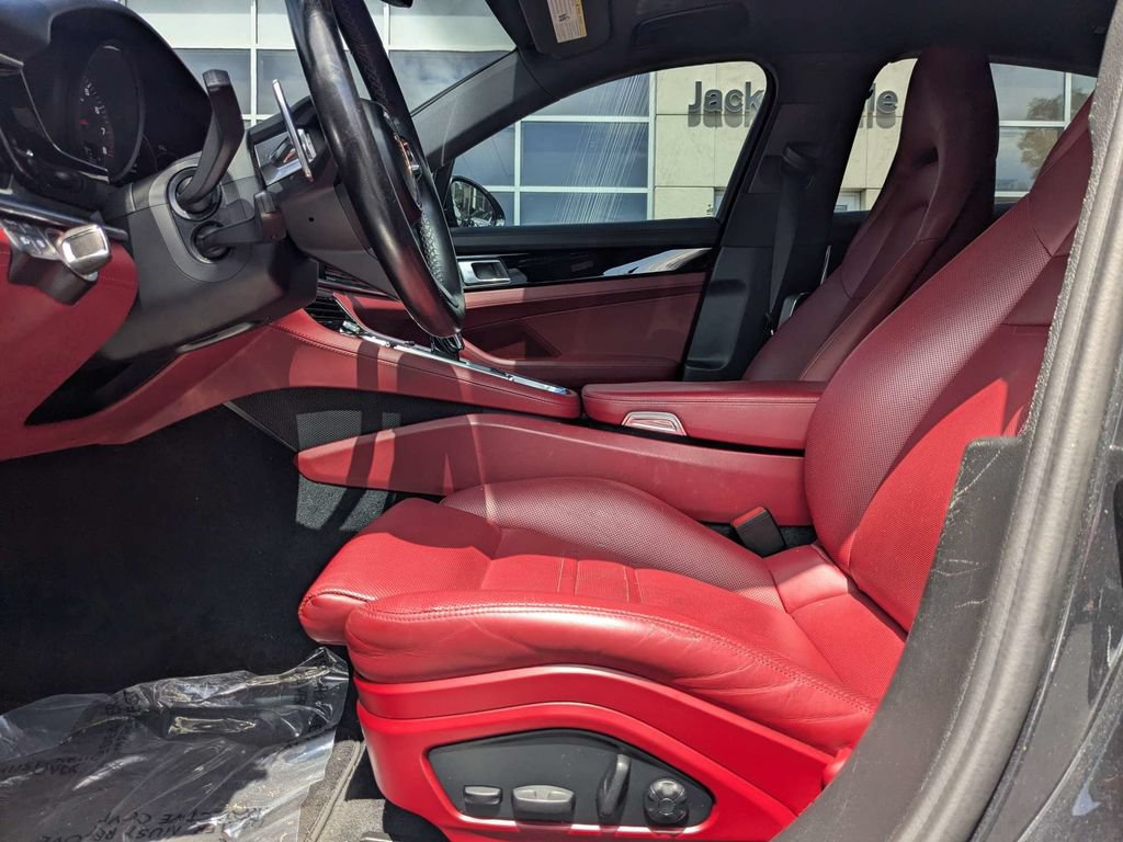 Used 2022 Porsche Panamera RWD image 2