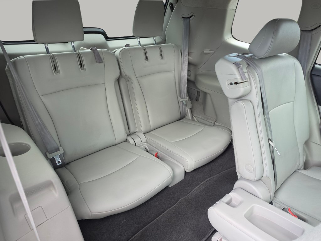 Used 2011 Toyota Highlander SE w/ Tow Pkg FWD image 33