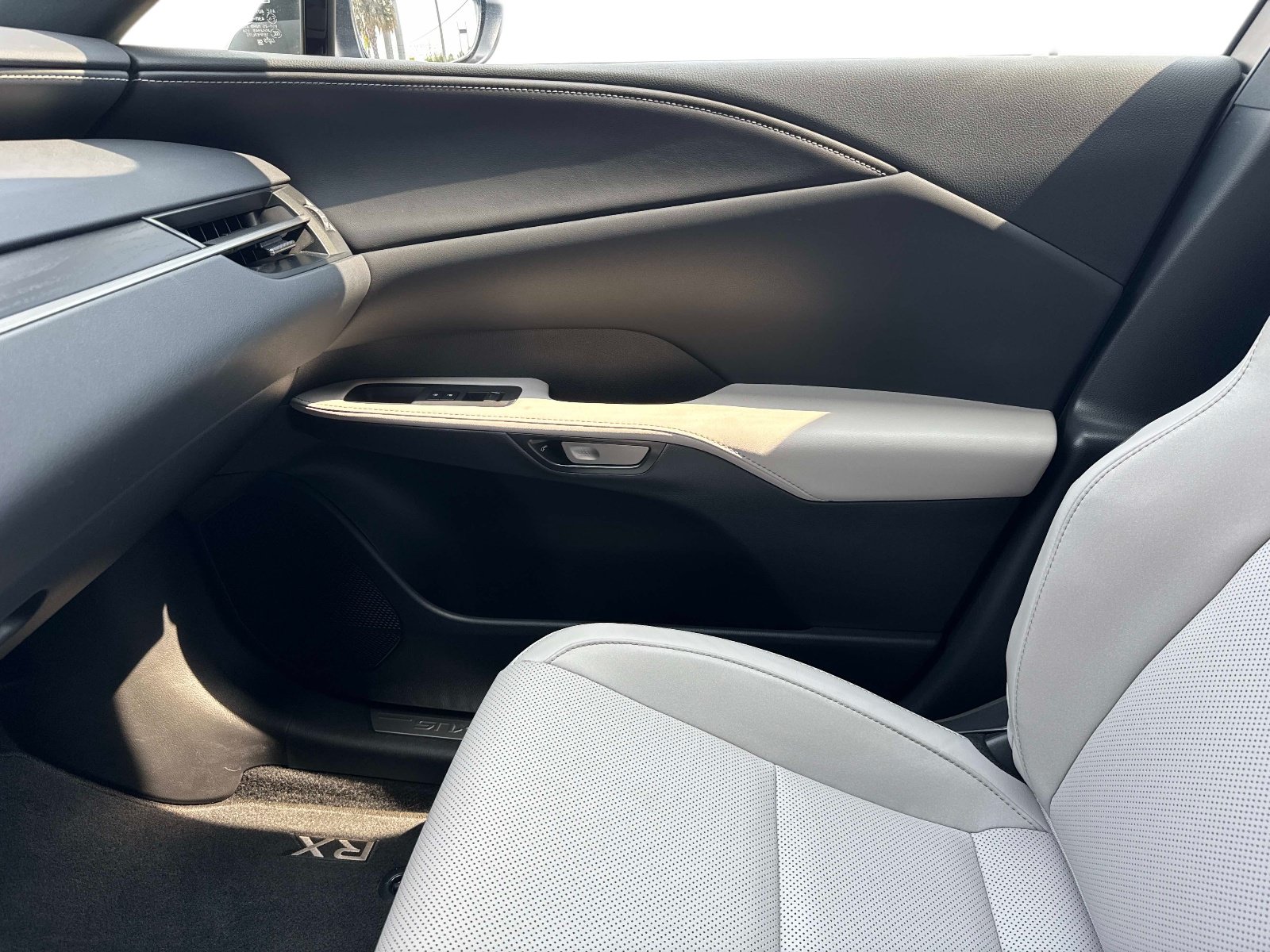 Used 2024 Lexus RX 350 Premium w/ Accessory Package (Z1) FWD image 24
