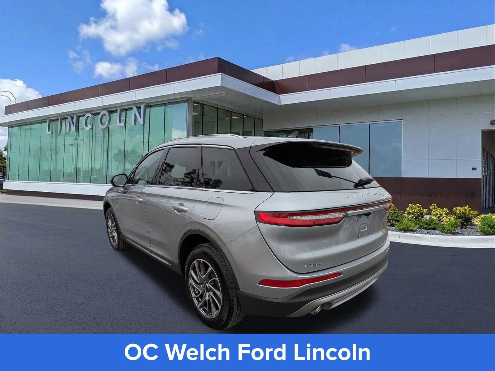 Used 2022 Lincoln Corsair FWD w/ Equipment Group 101A image 4