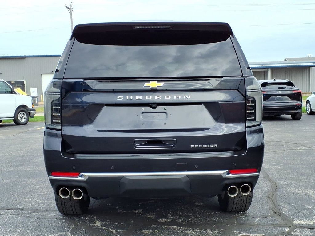 Used 2026 Chevrolet Suburban Premier AWD/4WD image 18