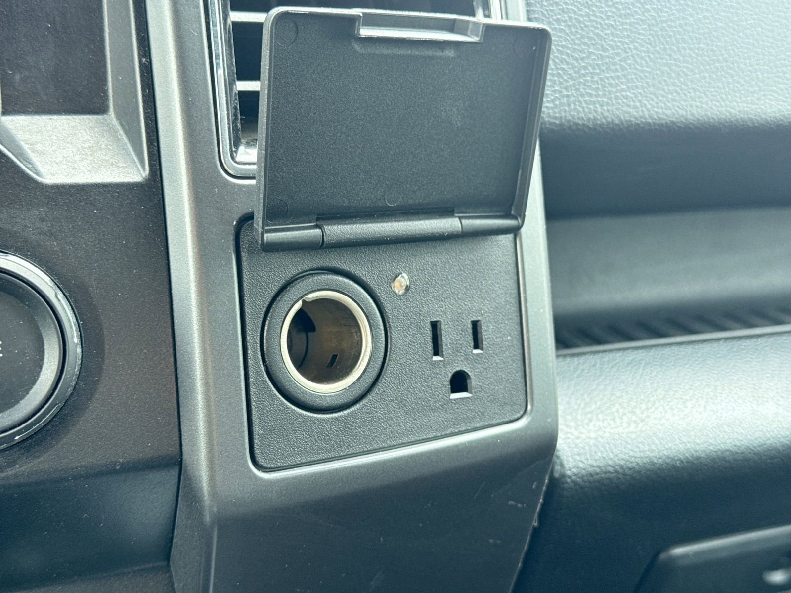 Used 2020 Ford F150 XLT w/ Equipment Group 302A Luxury AWD/4WD image 37