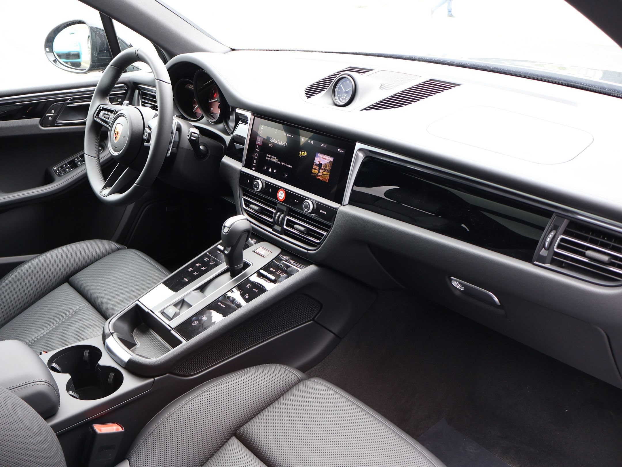 New 2026 Porsche Macan AWD/4WD image 27