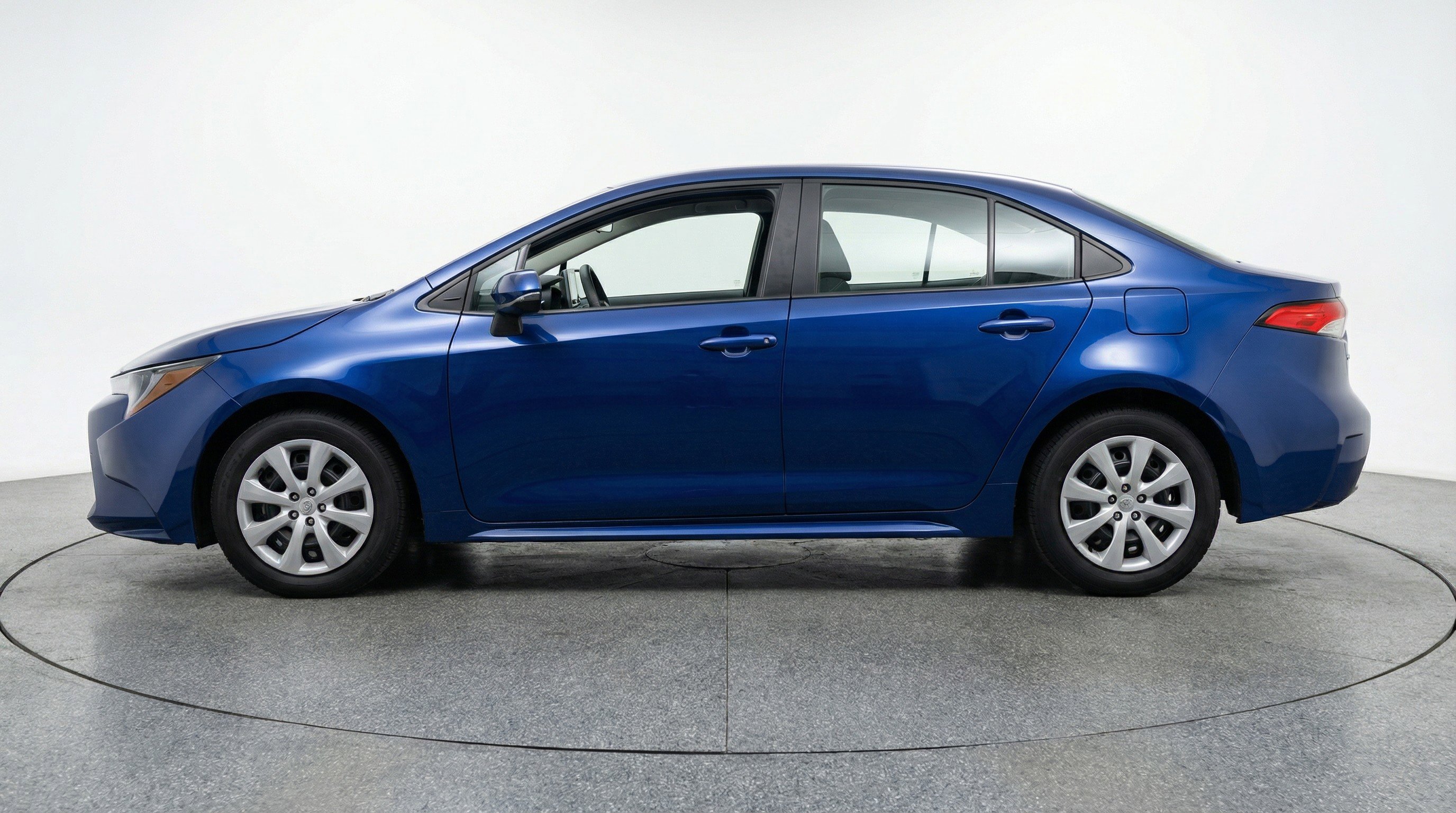 Used 2025 Toyota Corolla LE image 5