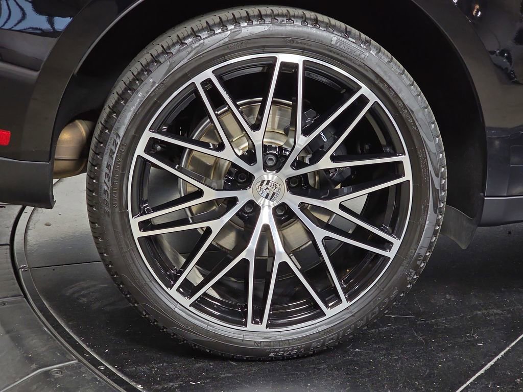 Used 2025 Porsche Macan image 29