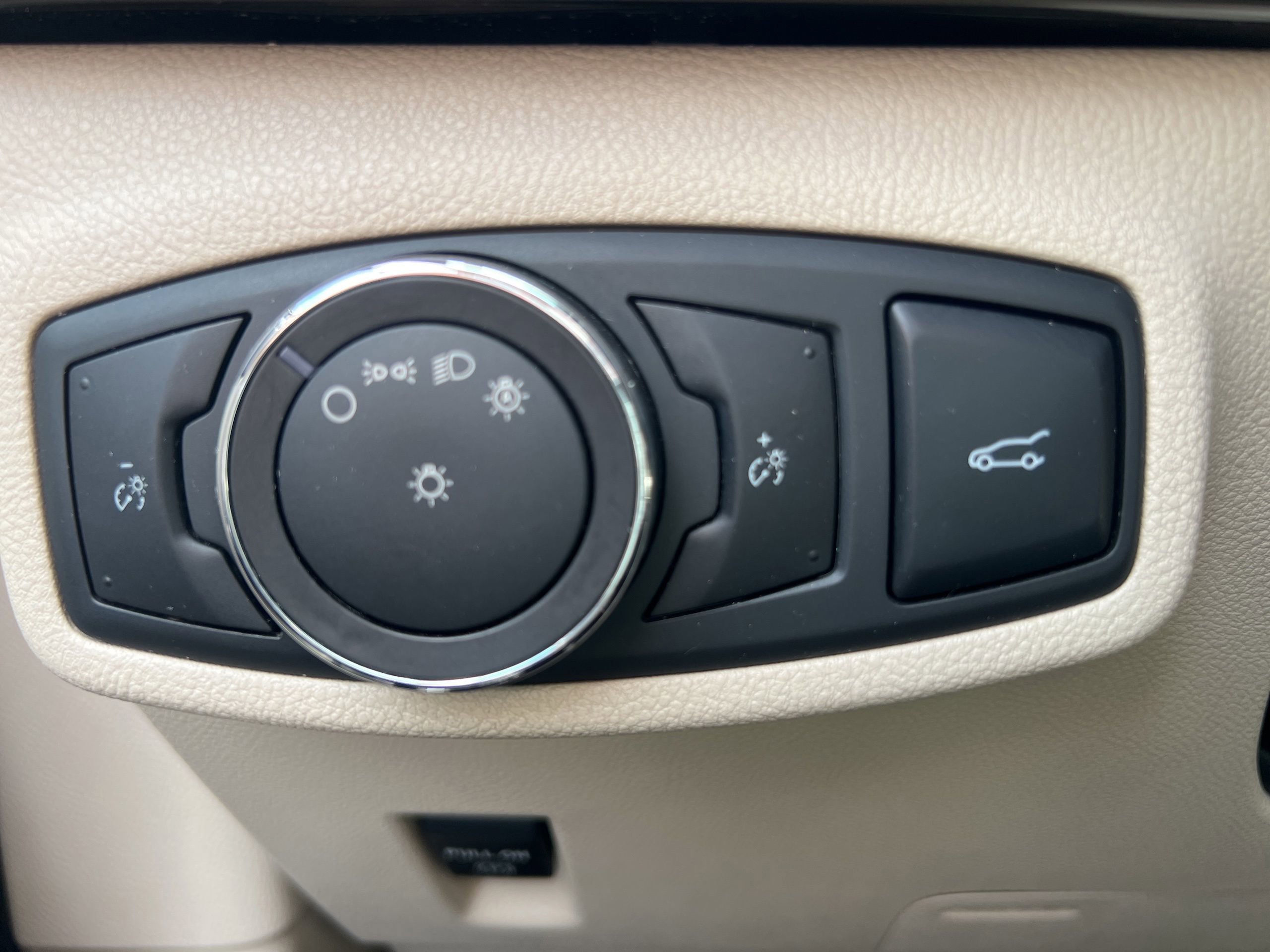 Used 2019 Lincoln MKC Select w/ Select Plus Package FWD image 18
