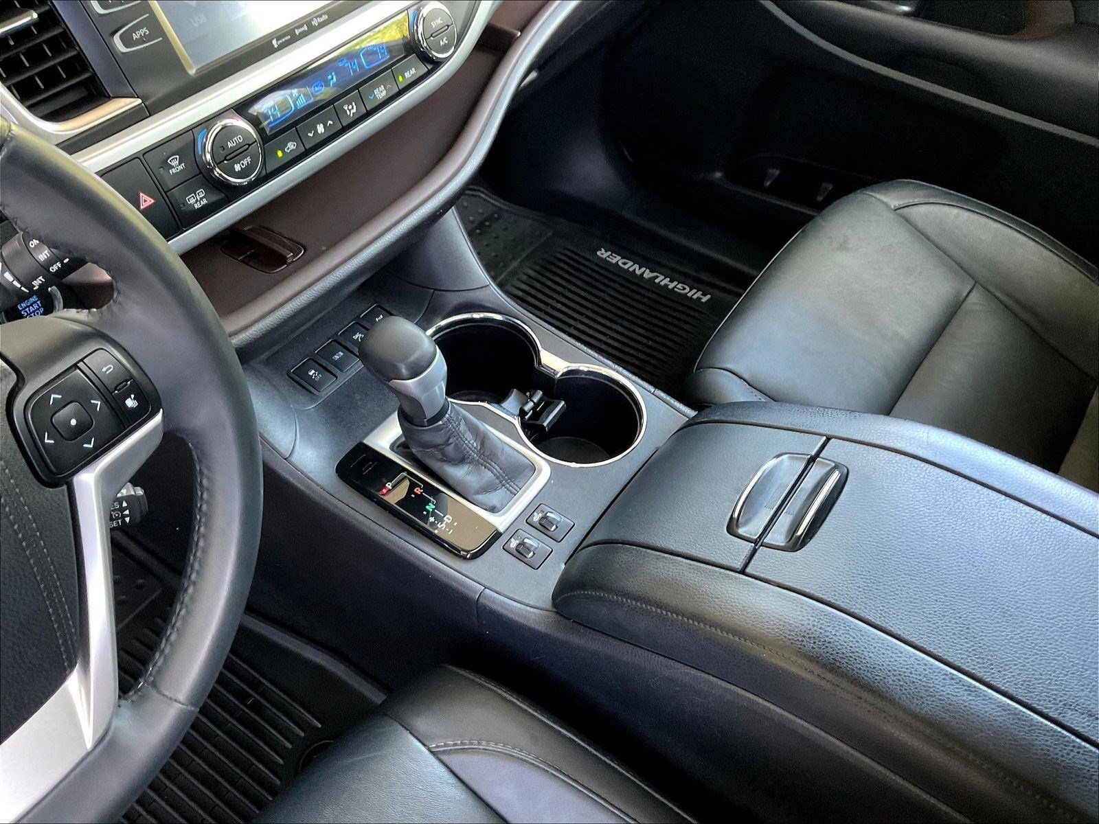 Used 2016 Toyota Highlander XLE AWD/4WD image 18
