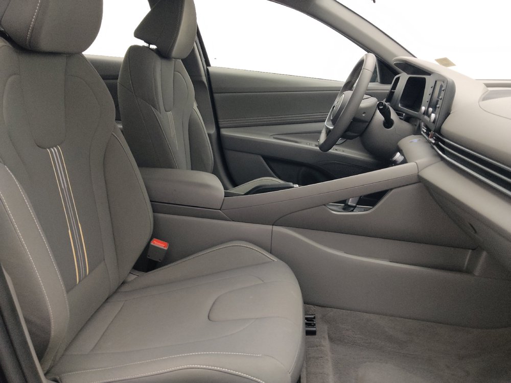 Used 2025 Hyundai Elantra Sport FWD image 21