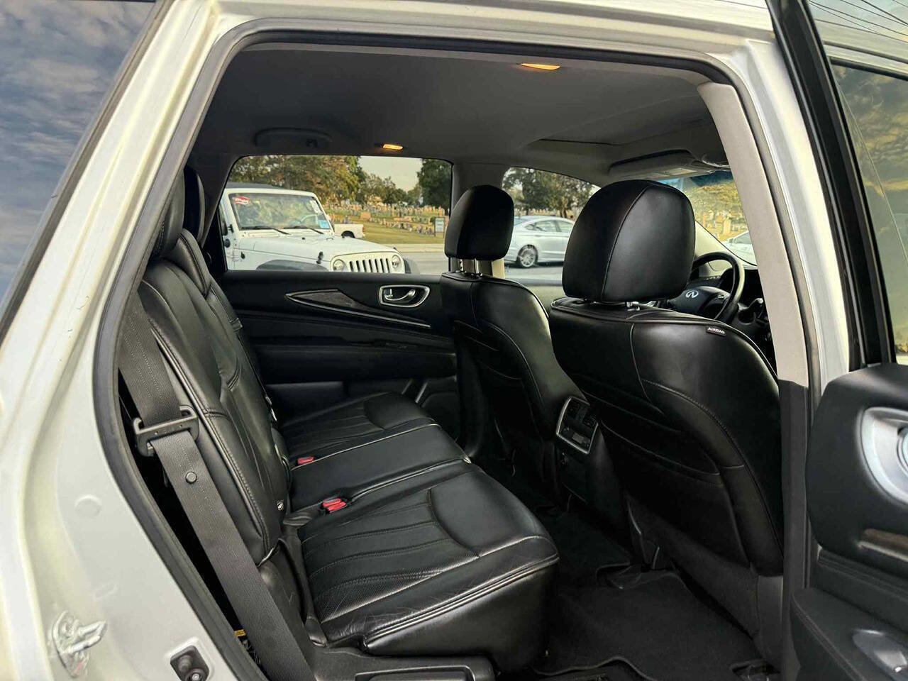 Used 2015 INFINITI QX60 AWD w/ Premium Package image 25