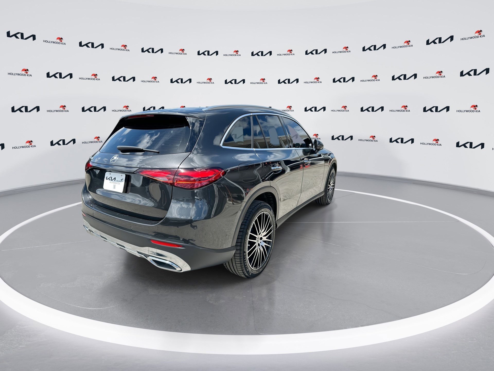 Used 2025 Mercedes-Benz GLC 300 image 8