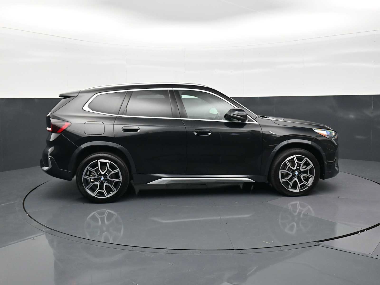 Used 2026 BMW X1 xDrive28i w/ Convenience Package AWD/4WD image 4