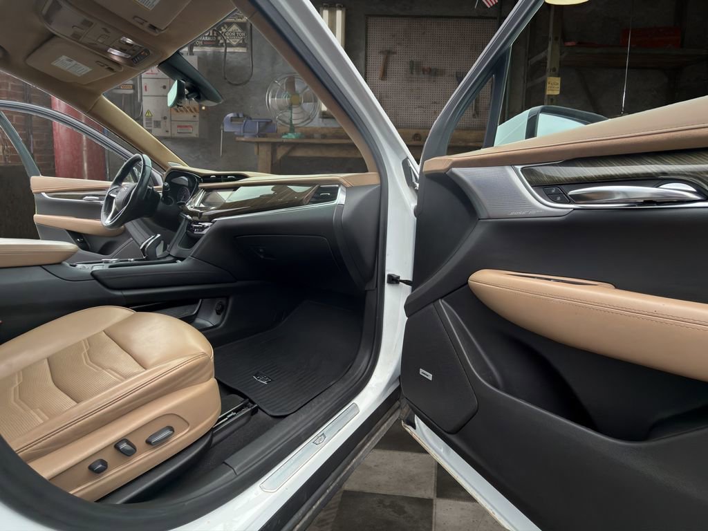 Certified 2021 Cadillac XT6 Premium Luxury w/ Platinum Package image 17
