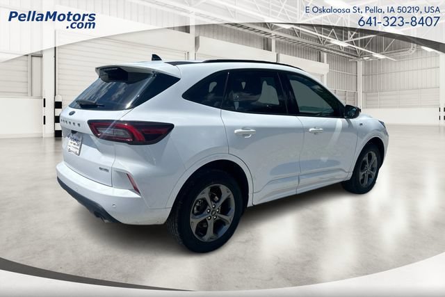 Used 2023 Ford Escape ST-Line w/ Tech Pack #1 AWD/4WD image 3