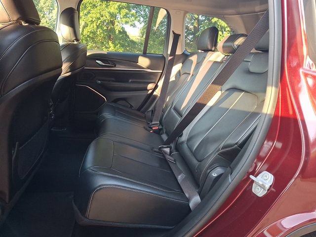 Used 2023 Jeep Grand Cherokee Limited w/ Black Appearance Package AWD/4WD image 10